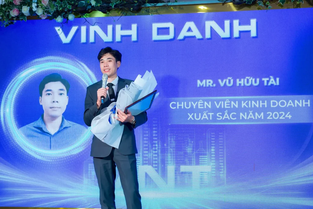 Địa ốc VNT vinh danh CBNV xuất sắc 2024