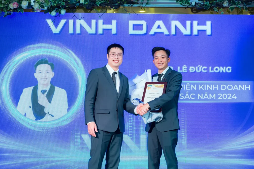 Địa ốc VNT vinh danh CBNV xuất sắc 2024