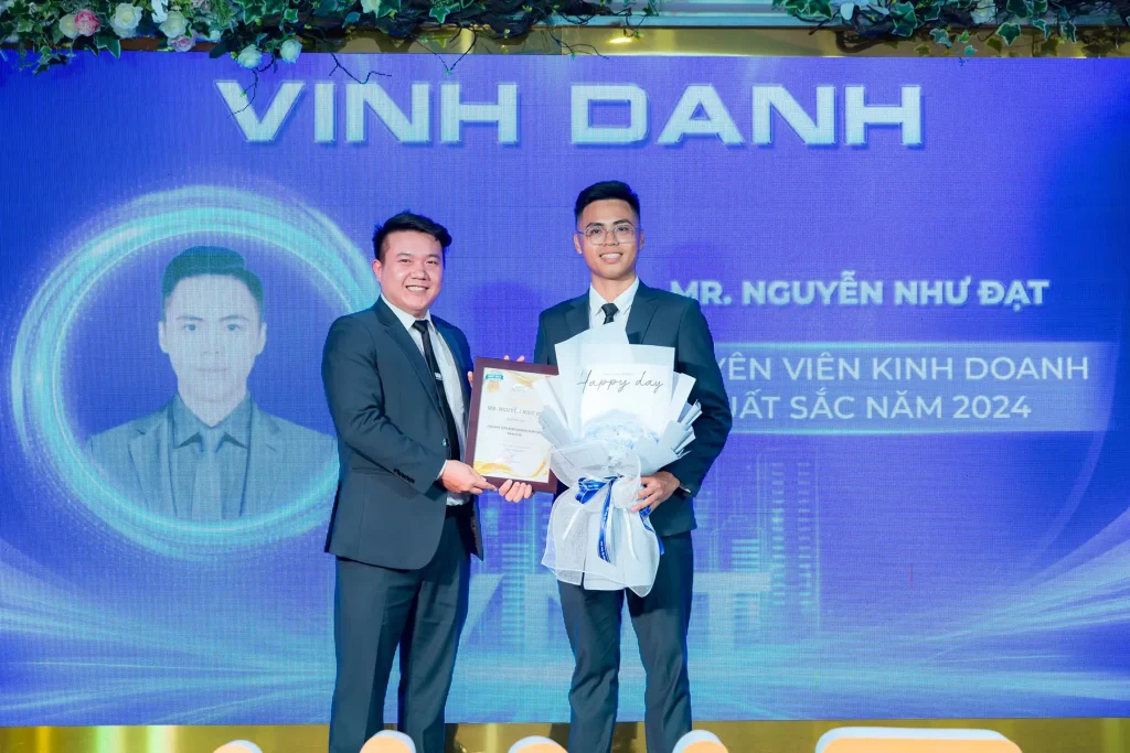 Địa ốc VNT vinh danh CBNV xuất sắc 2024