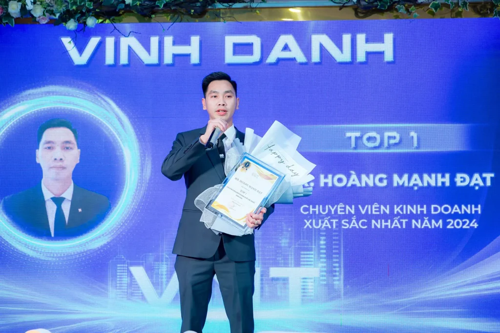 Địa ốc VNT vinh danh CBNV xuất sắc 2024