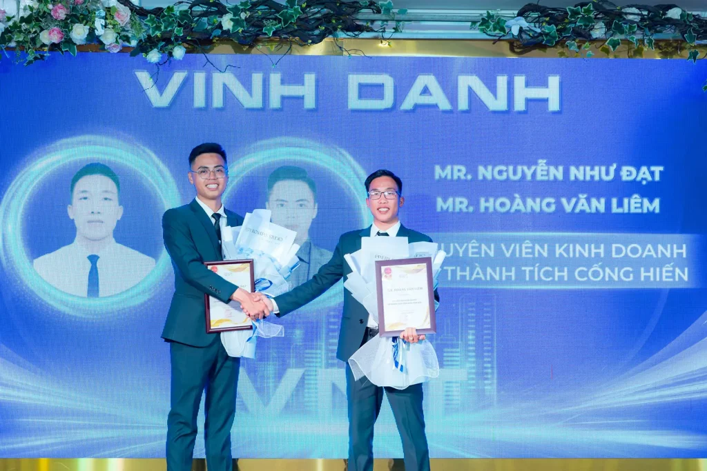 Địa ốc VNT vinh danh CBNV xuất sắc 2024