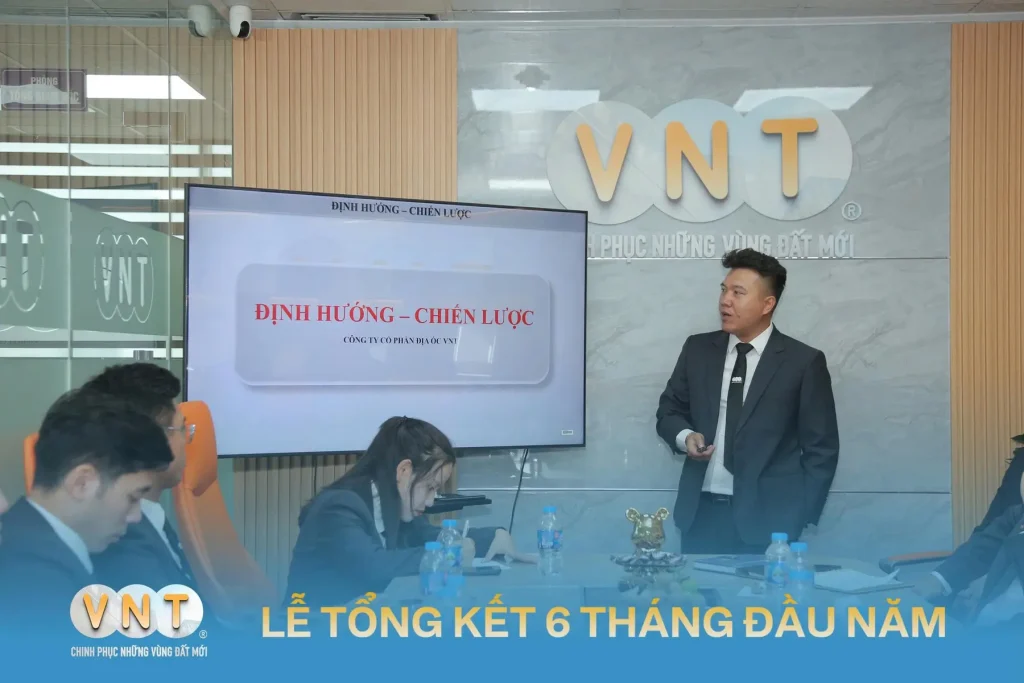 Buổi tổng kết không chỉ là dịp để nhìn lại hành trình đã qua, mà còn là nơi truyền động lực – gắn kết – và cùng nhau đặt nền móng cho hành trình phía trước.
Với nội lực mạnh mẽ và tinh thần không ngừng bứt phá, Địa Ốc VNT tin tưởng sẽ vững vàng, gặt hái thêm nhiều thành công trong chặng đường còn lại của năm 2025.
Cùng nhìn lại những khoảnh khắc đẹp nhất trong buổi Tổng kết – nơi tinh thần VNT được thắp sáng bằng sự gắn kết, tự hào và quyết tâm bứt phá!
