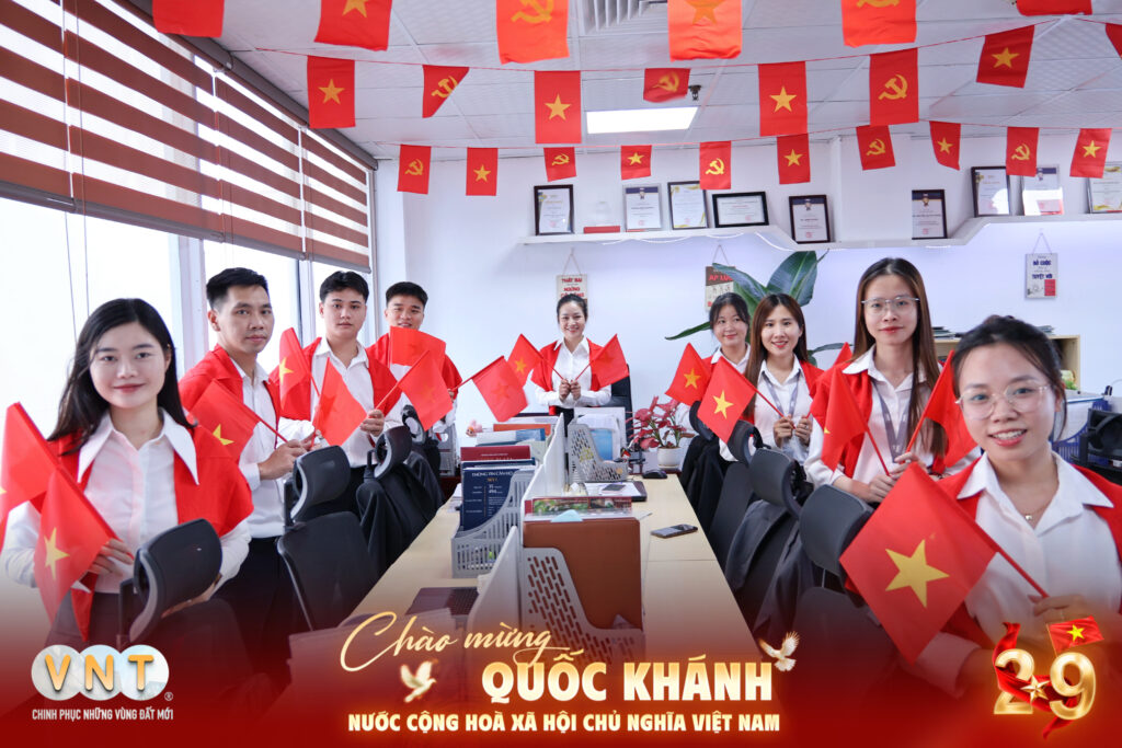 Tinh thần yêu nước của cán bộ nhân viên Địa Ốc VNT
